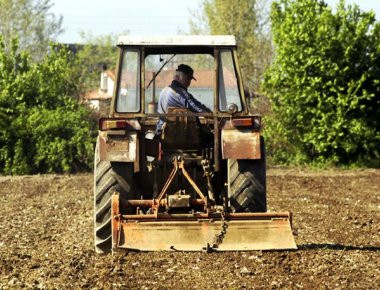 Μειώσεις ΦΠΑ στα αγροτικά εφόδια προβλέπουν τα αντίμετρα